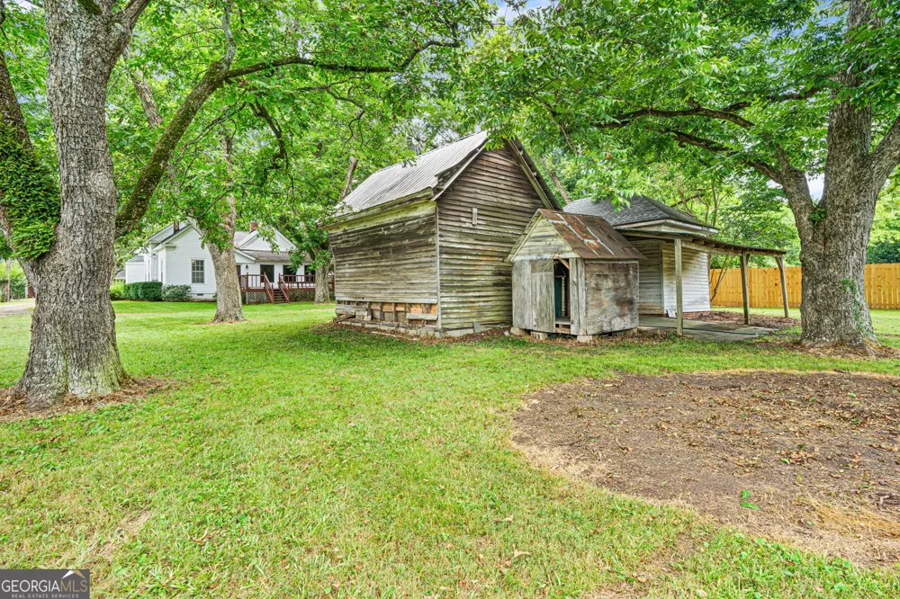 106 Howard ST Byron, GA 31008