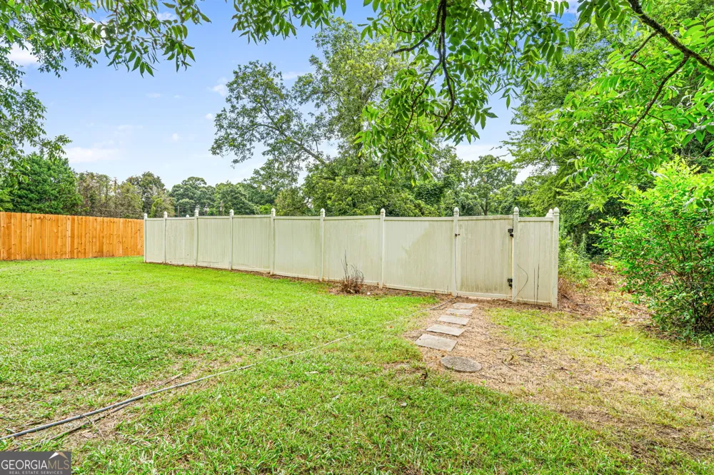 106 Howard ST Byron, GA 31008