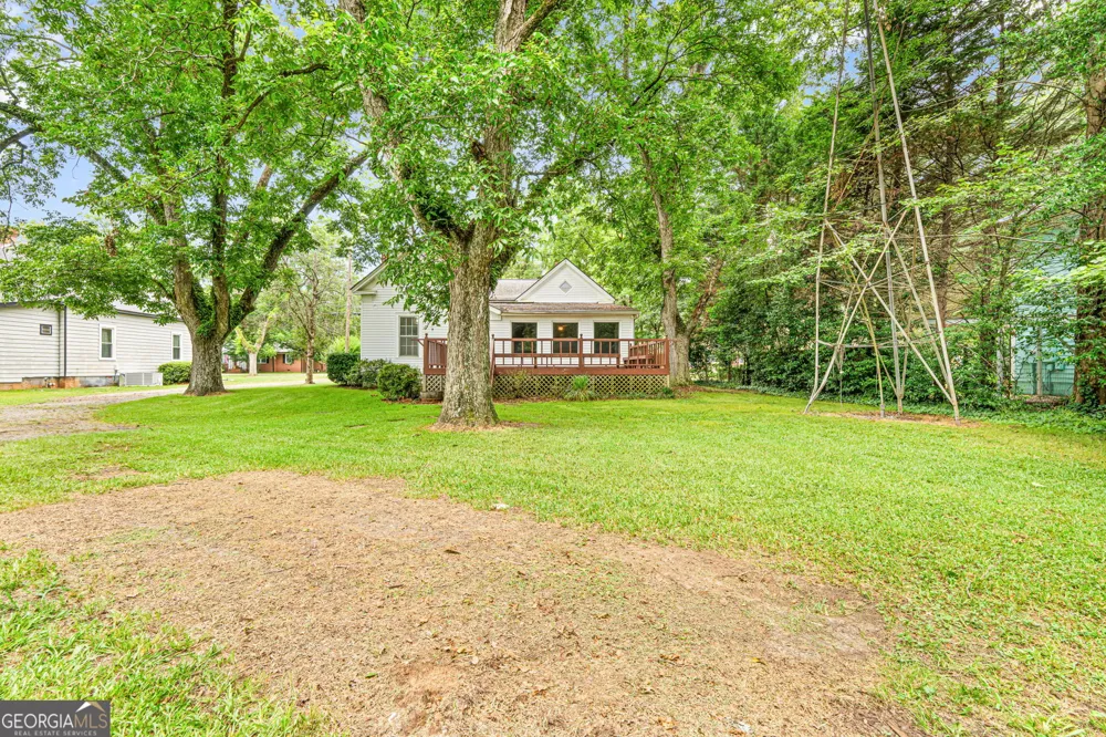 106 Howard ST Byron, GA 31008