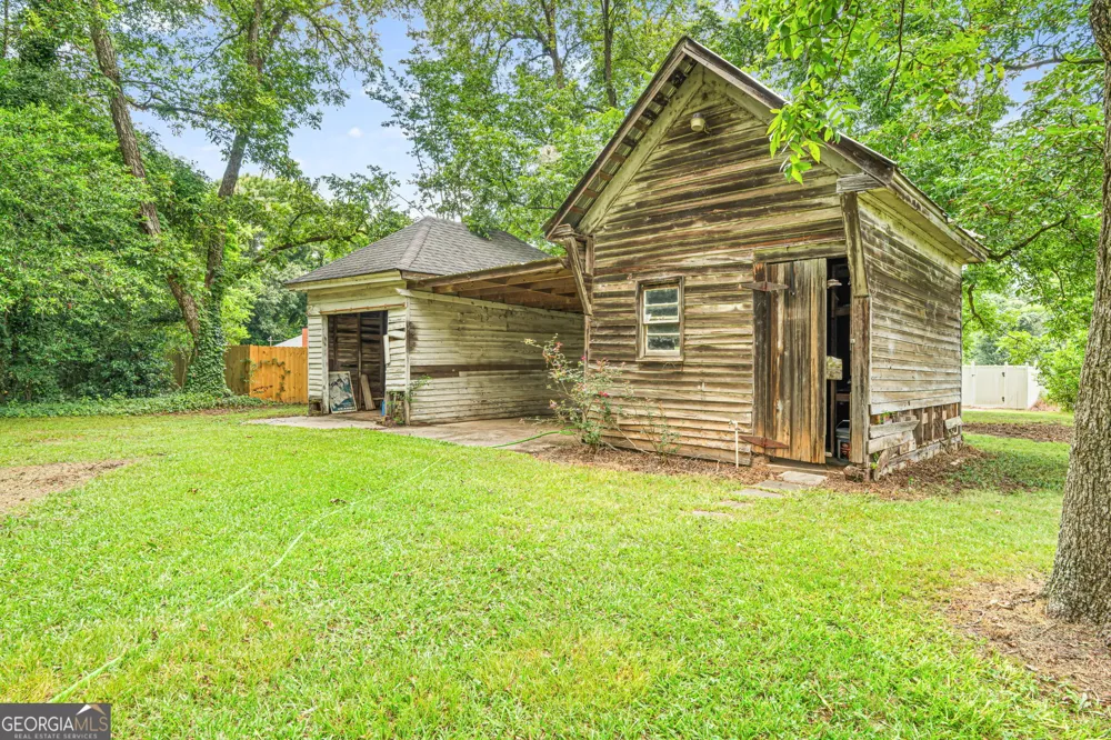 106 Howard ST Byron, GA 31008