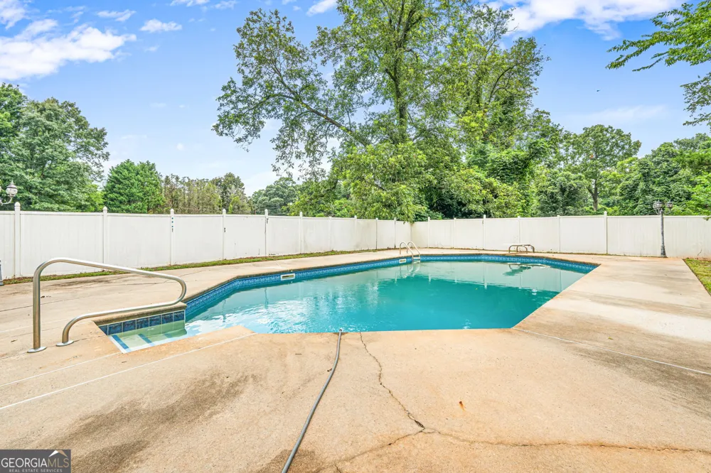 106 Howard ST Byron, GA 31008
