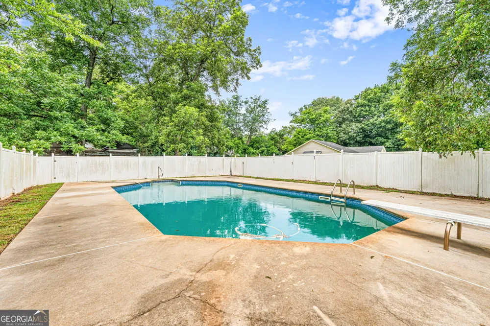 106 Howard ST Byron, GA 31008