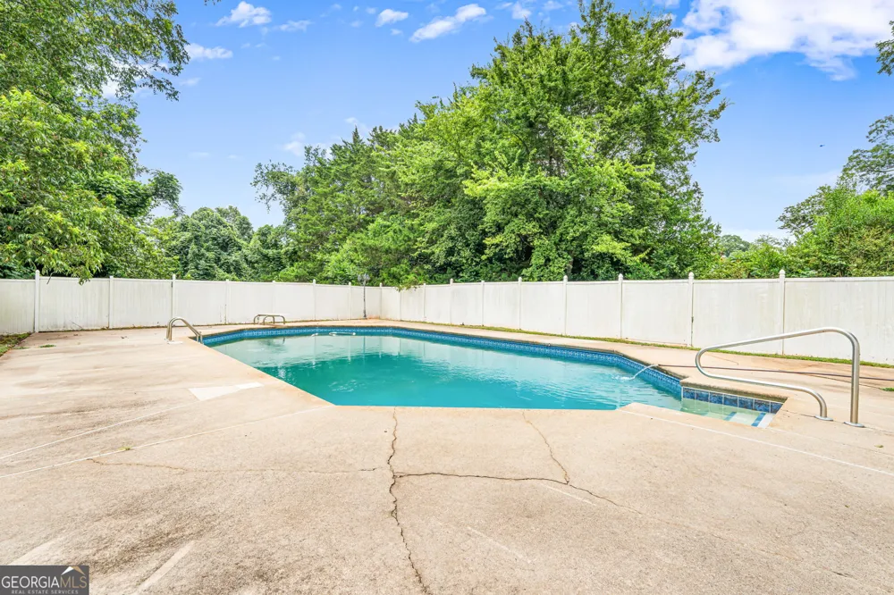 106 Howard ST Byron, GA 31008