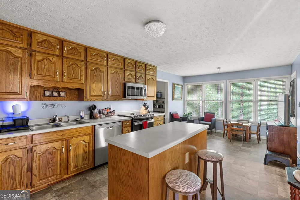 165 Hayes CIR Rex, GA 30273