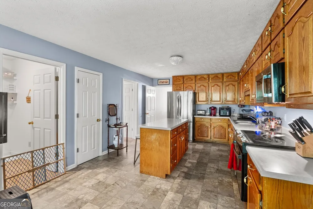 165 Hayes CIR Rex, GA 30273