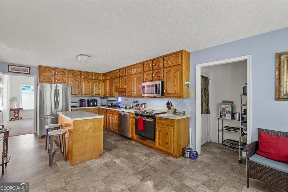165 Hayes CIR Rex, GA 30273
