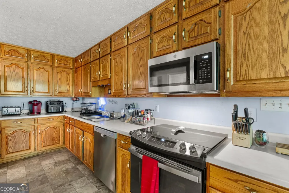 165 Hayes CIR Rex, GA 30273