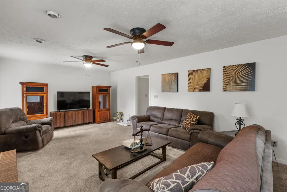 165 Hayes CIR Rex, GA 30273