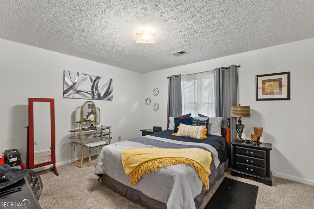 165 Hayes CIR Rex, GA 30273