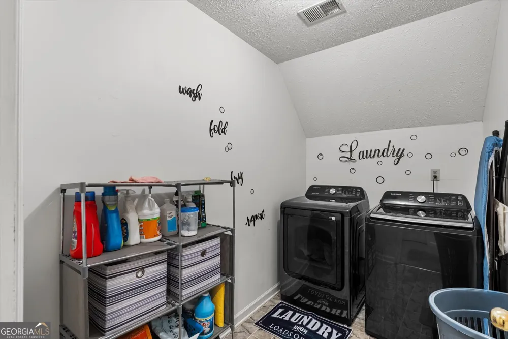 165 Hayes CIR Rex, GA 30273