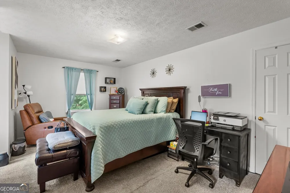 165 Hayes CIR Rex, GA 30273