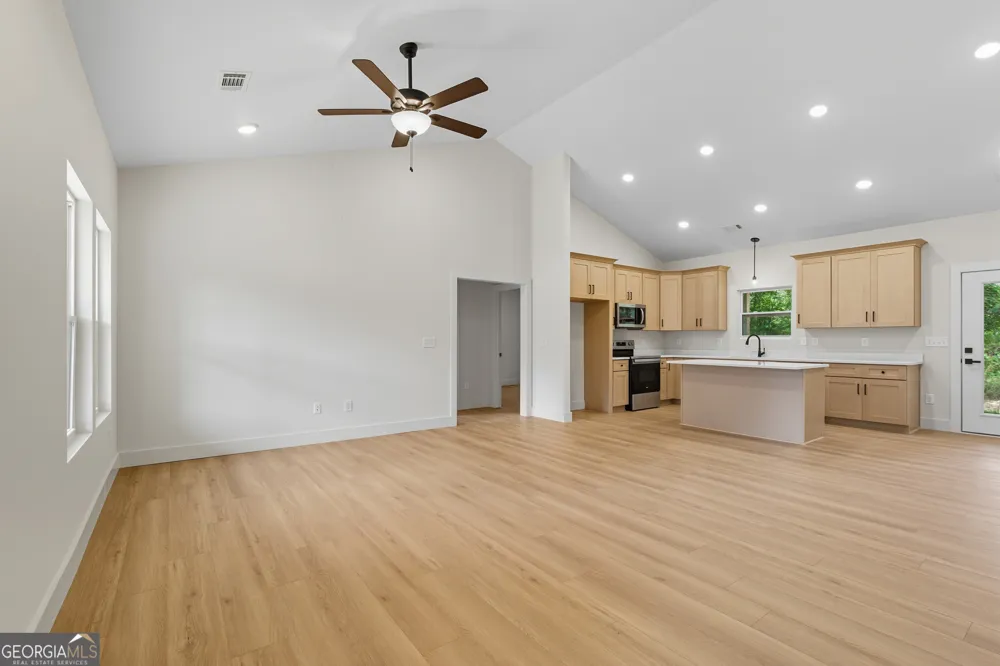 193 Tabitha Page LN Toccoa, GA 30577