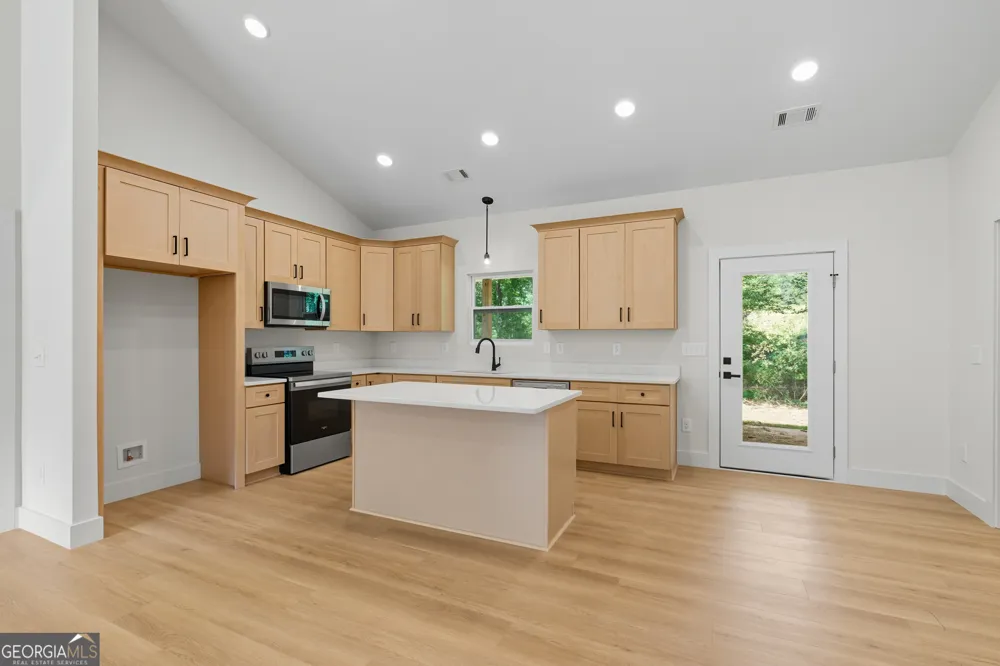 193 Tabitha Page LN Toccoa, GA 30577