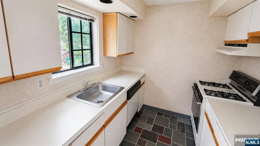 201 Mark Twain Way Mahwah, NJ 07430