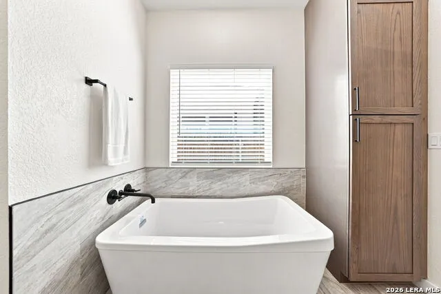1012 Creswell Ln Kerrville, TX 78028
