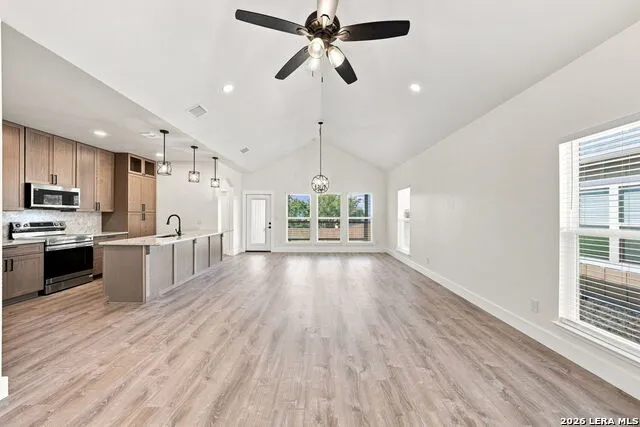 1012 Creswell Ln Kerrville, TX 78028