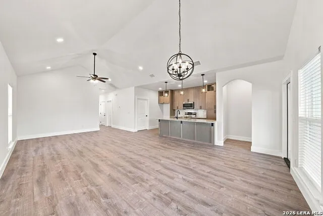 1012 Creswell Ln Kerrville, TX 78028