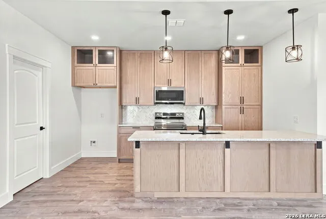 1012 Creswell Ln Kerrville, TX 78028