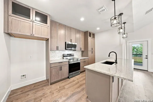 1012 Creswell Ln Kerrville, TX 78028