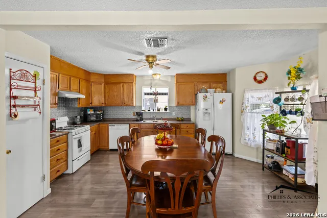 1709 Avenue E Hondo, TX 78861
