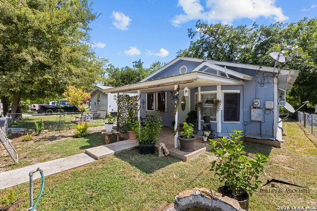 1709 Avenue E Hondo, TX 78861