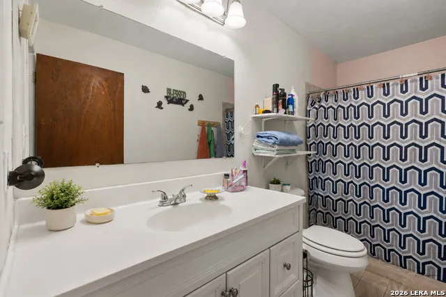 1709 Avenue E Hondo, TX 78861