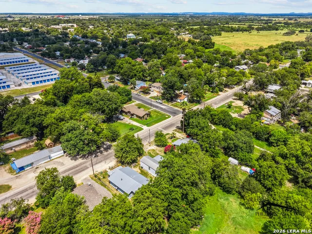 1709 Avenue E Hondo, TX 78861