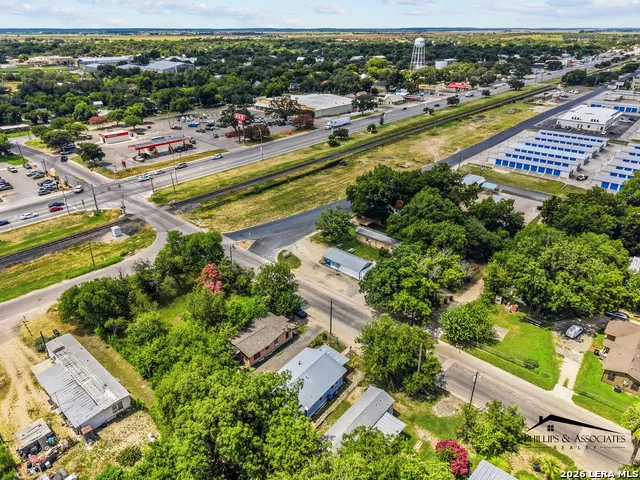 1709 Avenue E Hondo, TX 78861