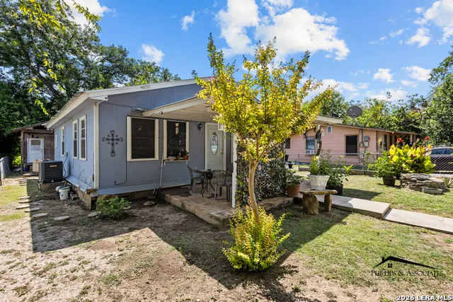 1709 Avenue E Hondo, TX 78861