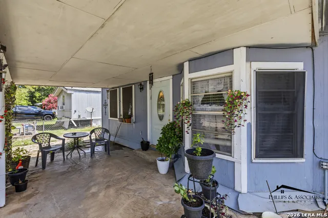 1709 Avenue E Hondo, TX 78861