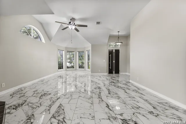 2555 Crested Heights Schertz, TX 78154