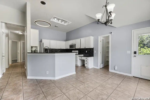 2555 Crested Heights Schertz, TX 78154