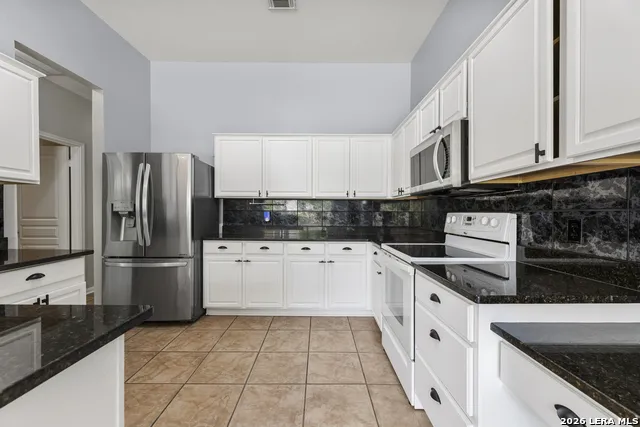2555 Crested Heights Schertz, TX 78154