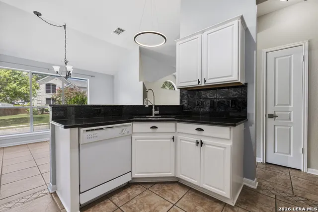 2555 Crested Heights Schertz, TX 78154