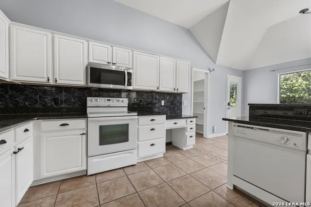 2555 Crested Heights Schertz, TX 78154