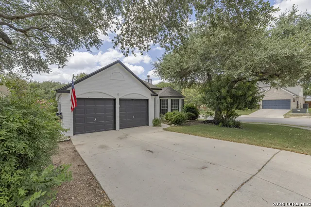 2555 Crested Heights Schertz, TX 78154