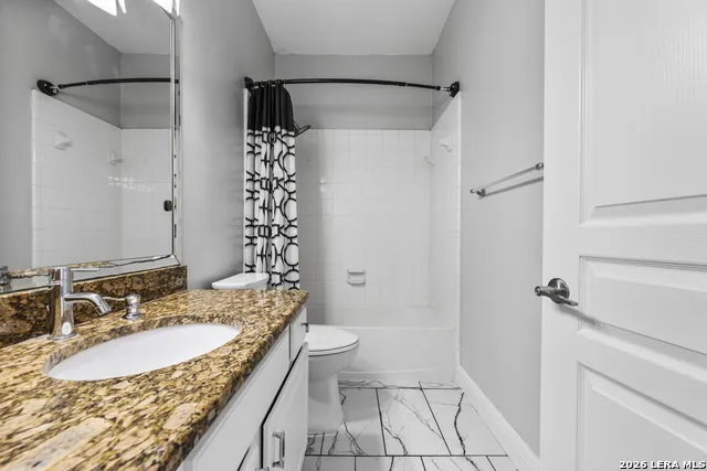 2555 Crested Heights Schertz, TX 78154