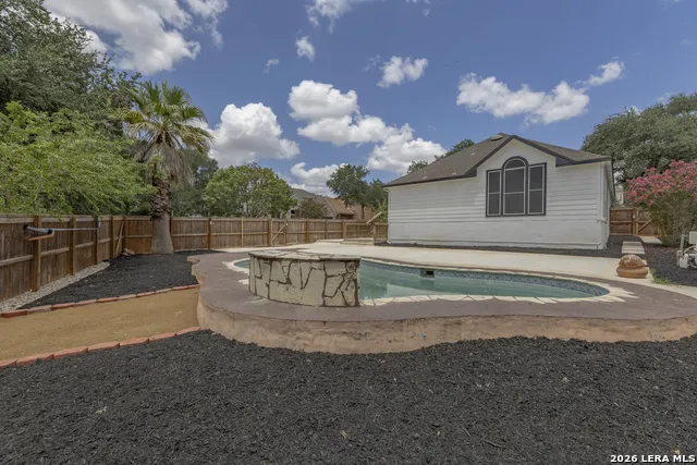 2555 Crested Heights Schertz, TX 78154