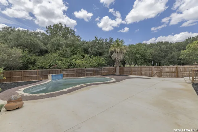 2555 Crested Heights Schertz, TX 78154
