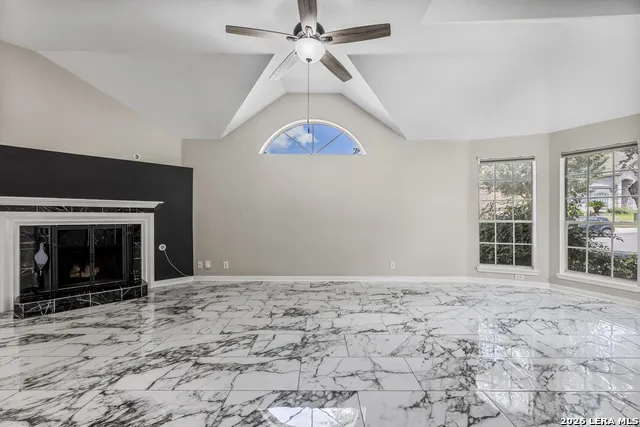 2555 Crested Heights Schertz, TX 78154