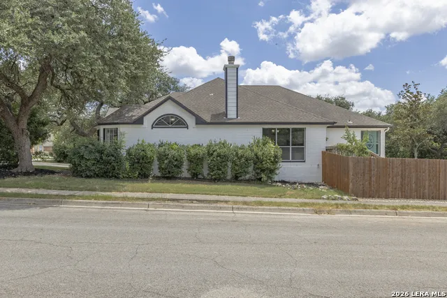 2555 Crested Heights Schertz, TX 78154
