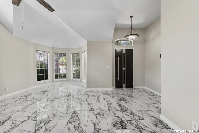 2555 Crested Heights Schertz, TX 78154