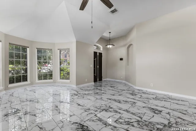 2555 Crested Heights Schertz, TX 78154