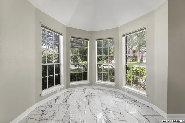 2555 Crested Heights Schertz, TX 78154