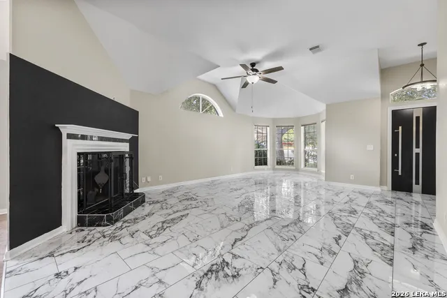2555 Crested Heights Schertz, TX 78154