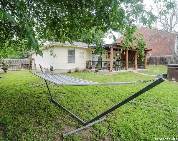 523 WOODLAKE DR McQueeney, TX 78123