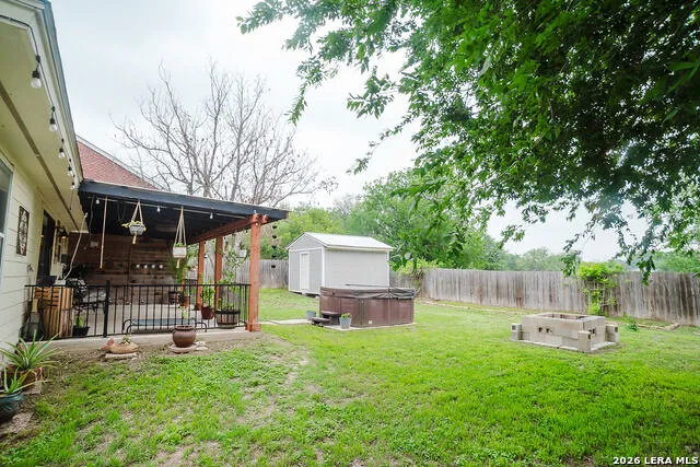 523 WOODLAKE DR McQueeney, TX 78123