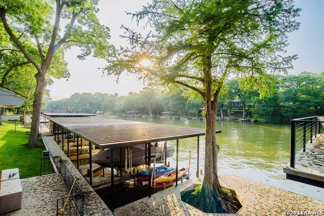 523 WOODLAKE DR McQueeney, TX 78123
