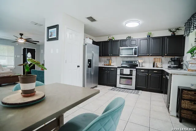 523 WOODLAKE DR McQueeney, TX 78123