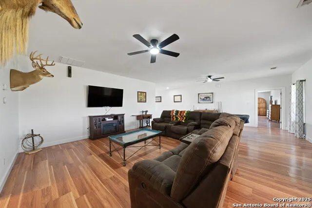 4495 Sh 16 Jourdanton, TX 78026